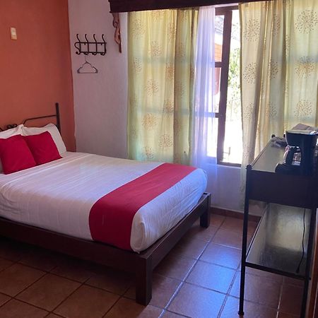 Hotel De Cervantes San Sebastian del Oeste Ruang foto
