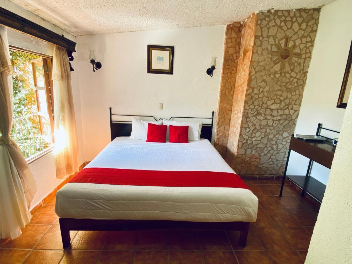 Hotel De Cervantes San Sebastian del Oeste Bagian luar foto